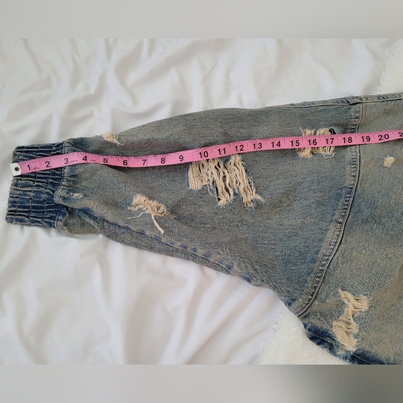 NWT Zara Distressed Cropped Jean Jacket size small 100% Cotton - Picture 4 of 9
